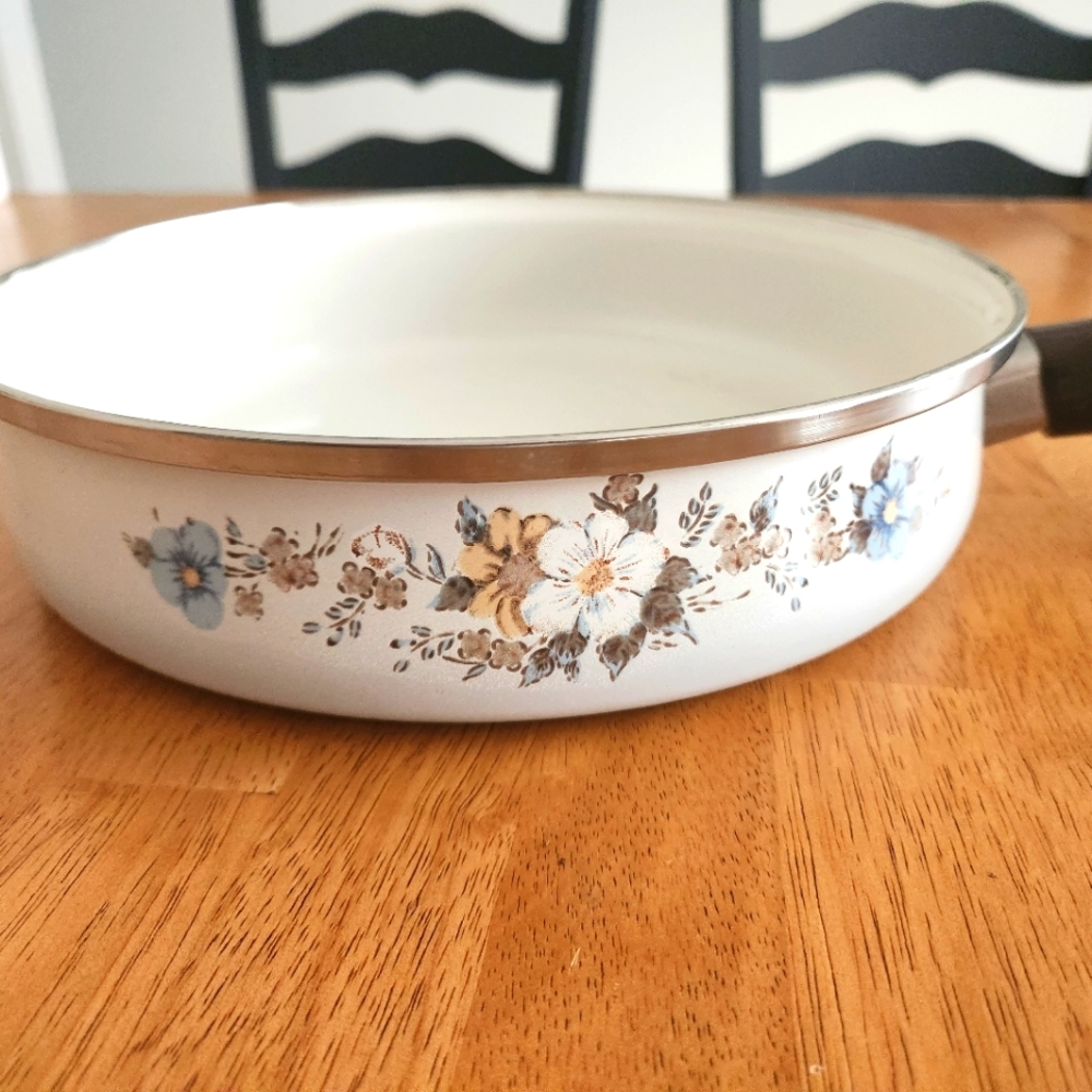 Vintage 70's Crowning Enamel 10" Skillet